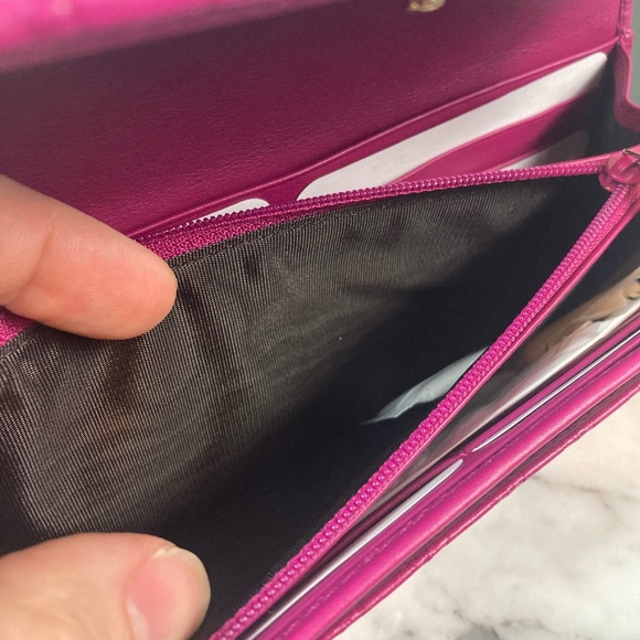Brand New Authentic Gucci Micro Guccissima GG Dark Pink Fuchsia Flap Wallet - Picture 10 of 11